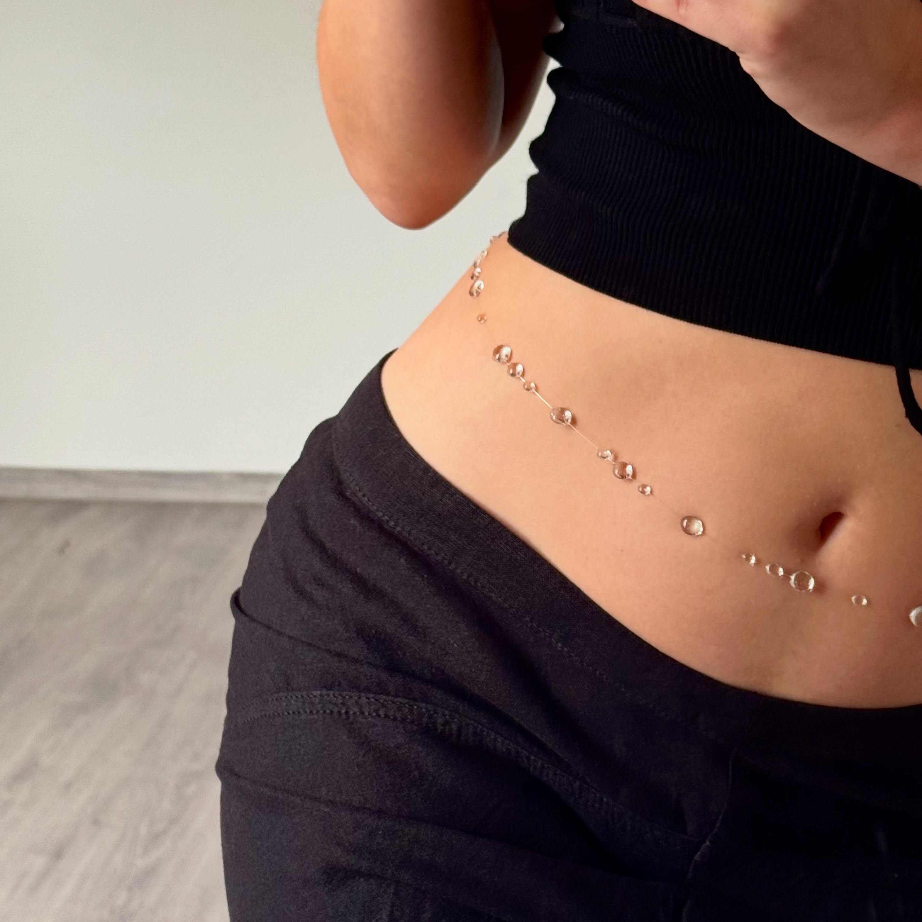 Drop waist chain